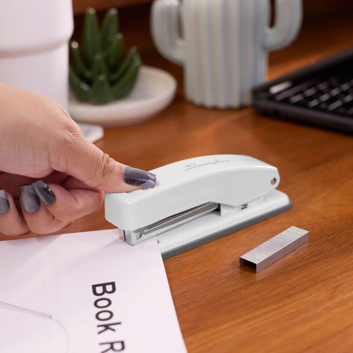 Swingline Stapler, Cub Compact Desktop Stapler, 20 Sheet Capacity, Metal, Arctic White (S701067)